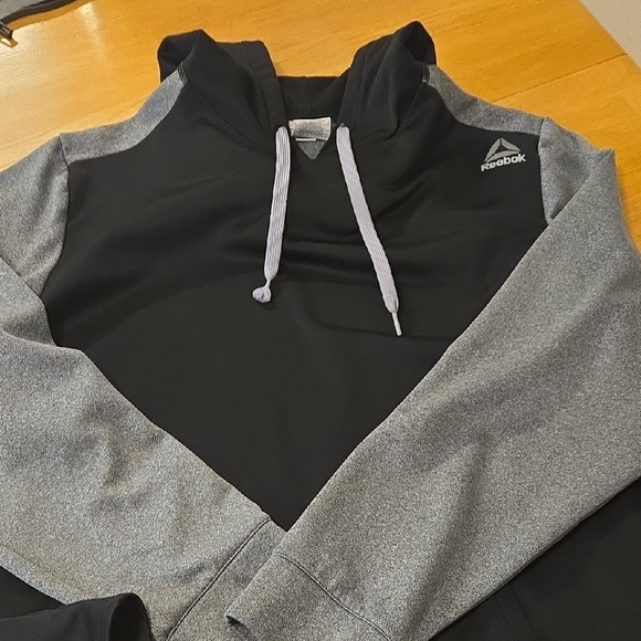Reebok Other - Reebok Black and Gray Pullover